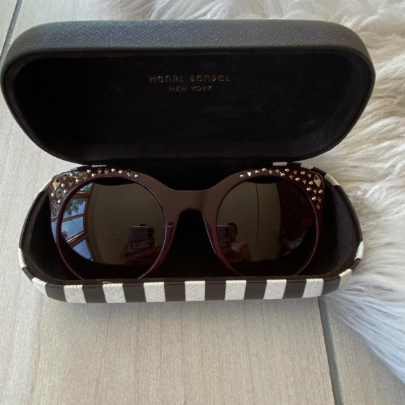 Henri Bendel Sunglasses - Picture 2 of 6